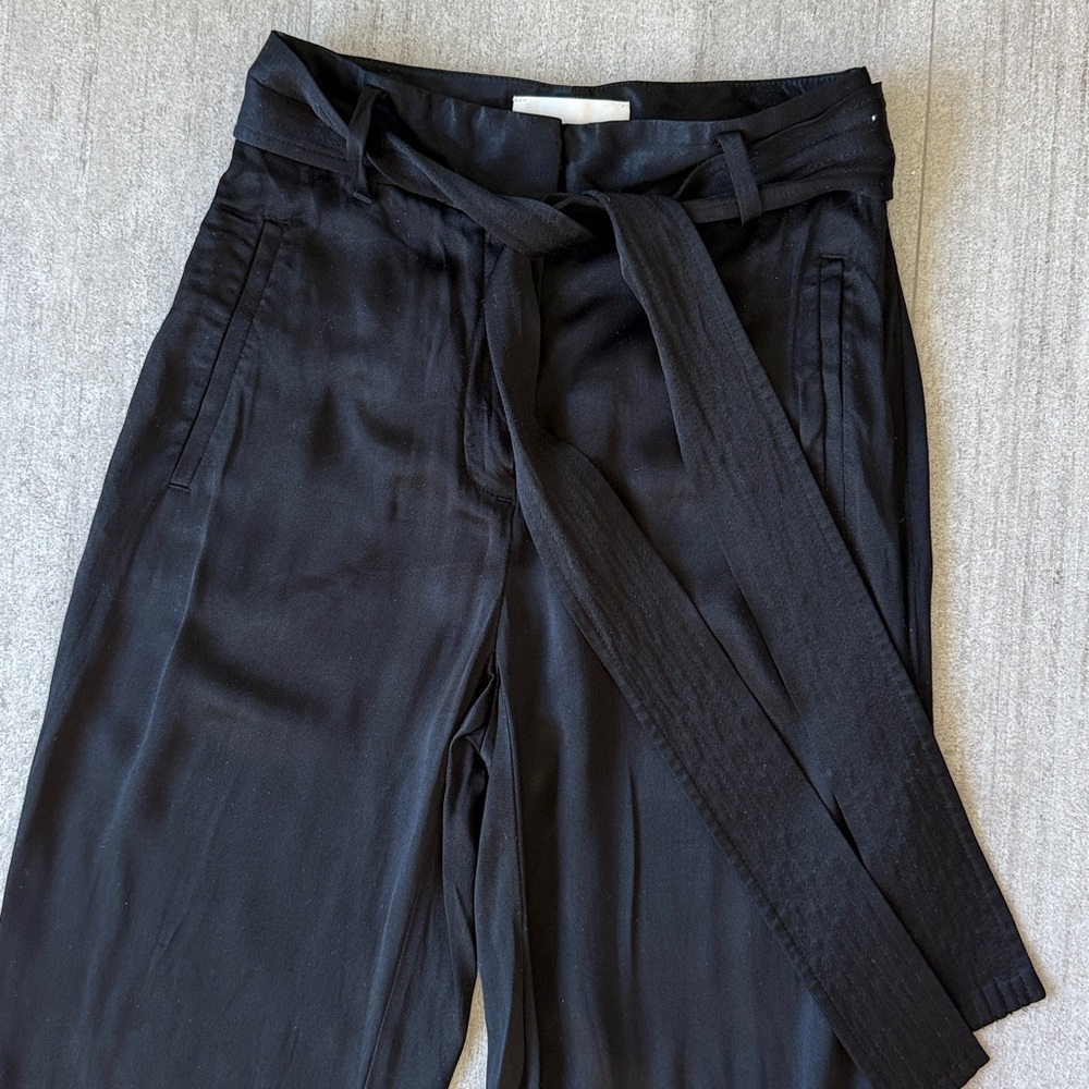 Aritzia Black silky Wilfred pants size 00